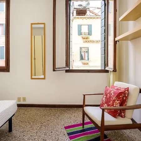 Borgo Canal View Apartment Venedig
